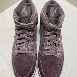 Women’s Nike Air Jordan 1 Mid SE “purple velvet”